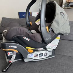 Chicco KeyFit 30 Infant Car Seat with Base - (Excellent Condition)