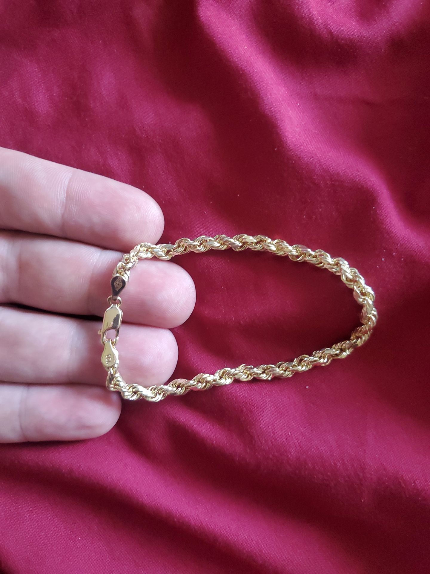 Hollow gold bracelet