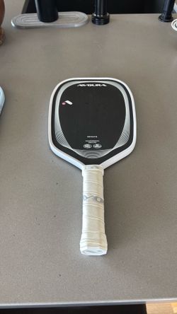 Avoura Revaya Elongated Pickleball Paddle