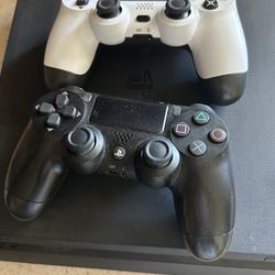 PS4 Slim 