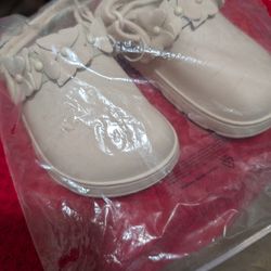 NEW LITTLE GIRL SHOES 