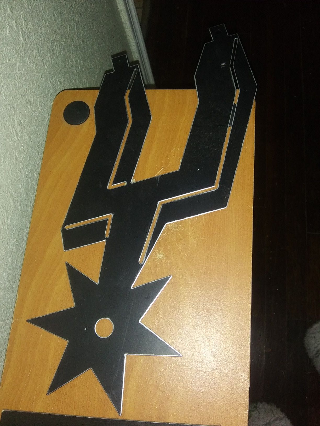 Spurs metal emblem