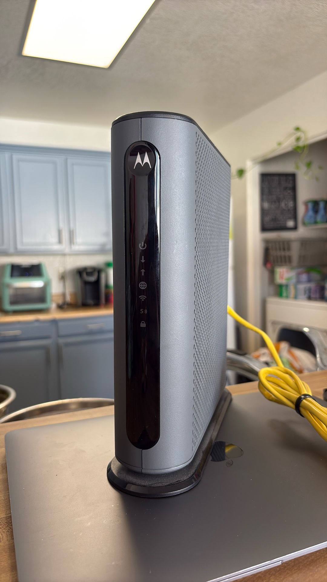 Motorola 24x8 Cable Modem plus AC1900 Router