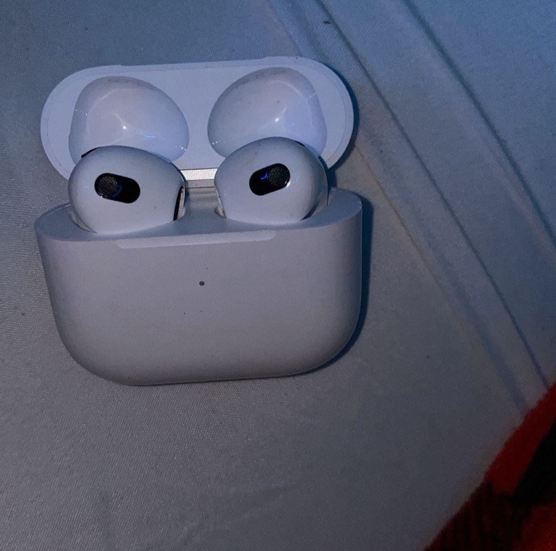 AirPods 3 with Wireless Charging Case