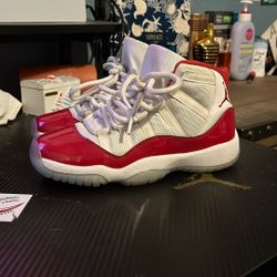 jordan 11 cherrys no box!!