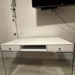 White Desk 