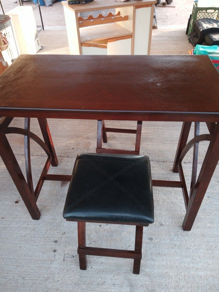 Table With 2 Stools