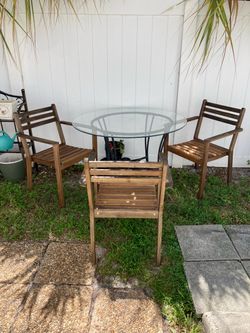 Outdoor patio set. Metal frame glass top table and chairs. Firm price!