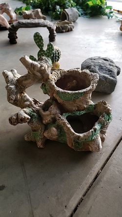 Fish or reptile decor