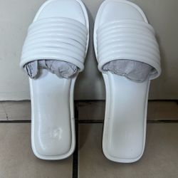 Woman Sandals Size 6