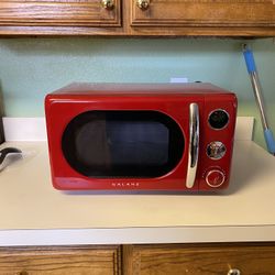 RETRO COUNTERTOP MICROWAVE – RED – EXCELLENT CONDITION