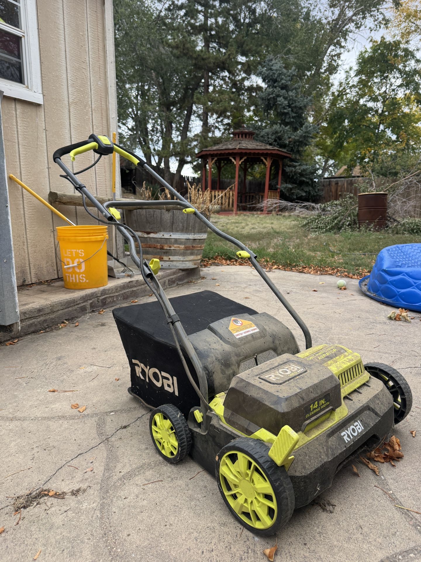 Cordless Battery Dethatcher/Aerator