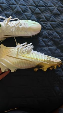 Football cleats sz 10.5