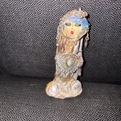 Noemi Sarel artist statue figurine