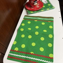 Festive Green Polka Dot Kitchen Table Mats