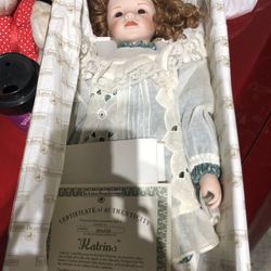 ASHTON DRAKE S PORCELAIN KATRINA 1ST ISSUE OF BEAUTIFUL DREAMER BY RAEDEMANN for Sale in West Chester Township OH OfferUp