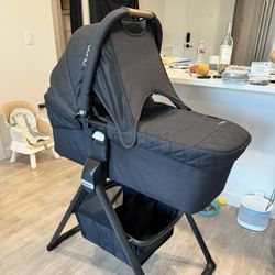 Nuna bassinet MIXX
