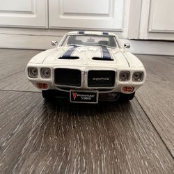 Diecast 1/18 Scale 1969 Pontiac Firebird Trans Am Road Signature 