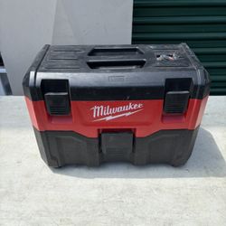 Milwaukee M18 Wet Dry Vacuum 