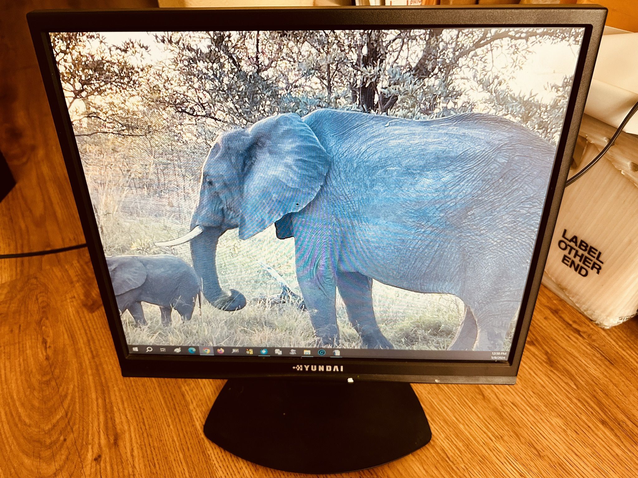 Hyundai K93S 19 inch LCD computer monitor with DVI-D cord TESTED WORKING