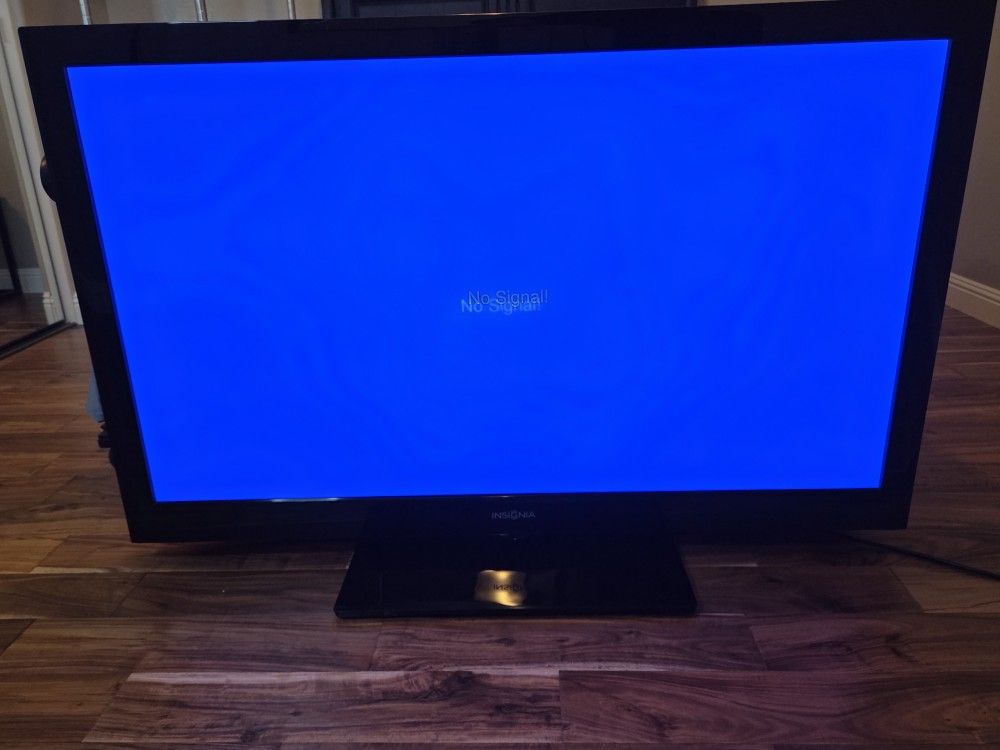 Insignia 55" LCD TV 1080p