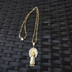 14K gold filled 3mm Figaro chain and pendant