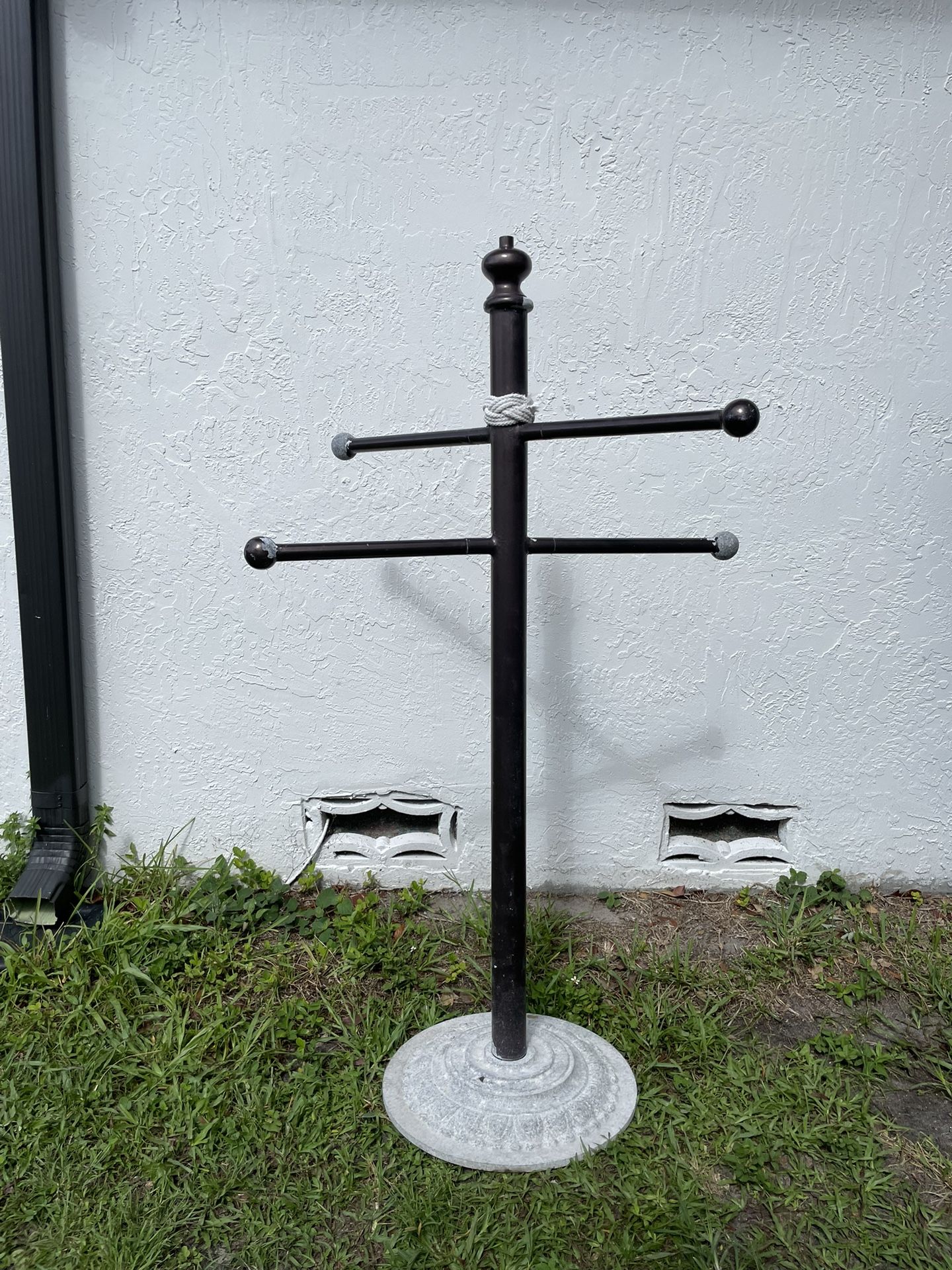 5ft Tall Outdoor Towel Robe Hanger Pool Beach Patio
