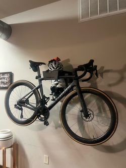 Specialized Tarmac SL7 w/ Roval wheels