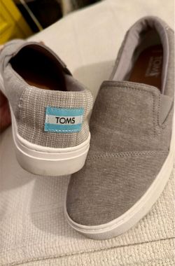 Tom’s wear Good size 7.5 woman’s