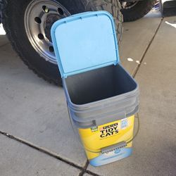  Bucket For Garden Or Trash Can Or Plant Pot Or Dog Food Storage $2 For Each Let Me Know How Many Do You Want 