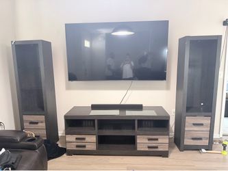 Entertainment center