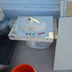 Free Sink And Free Bottom Fir Toilet NEW!!