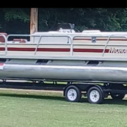 26 Ft Pontoon Boat