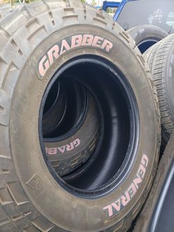 33x12.50R17 General Grabber Red Label Tires (2)