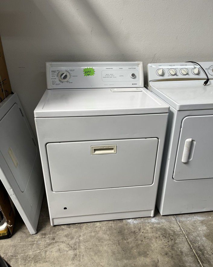 DRYER IN WHITE KENMORE