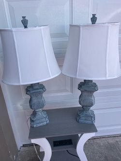 2 table lamps