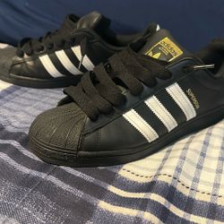 Adidas Superstars SIZE 9.5 Mens (80$)