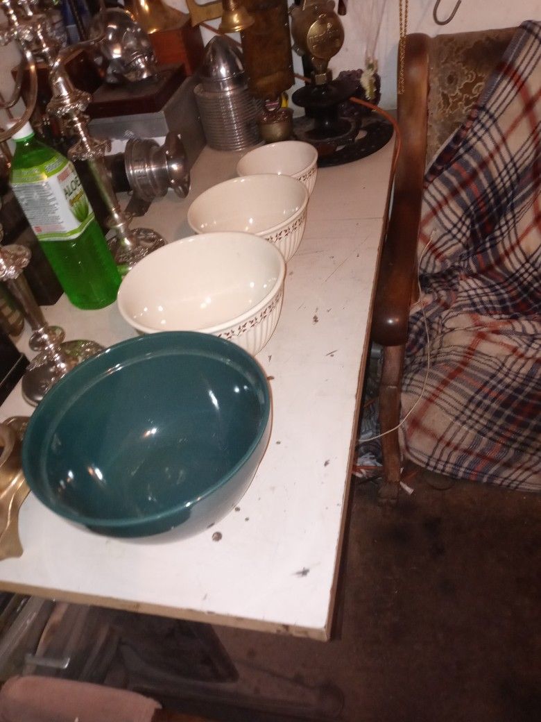 4 Vintage Bowls 