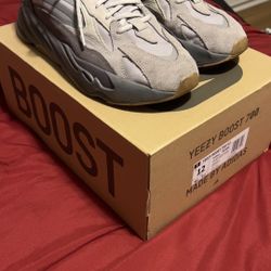 Yeezy 700 V2 