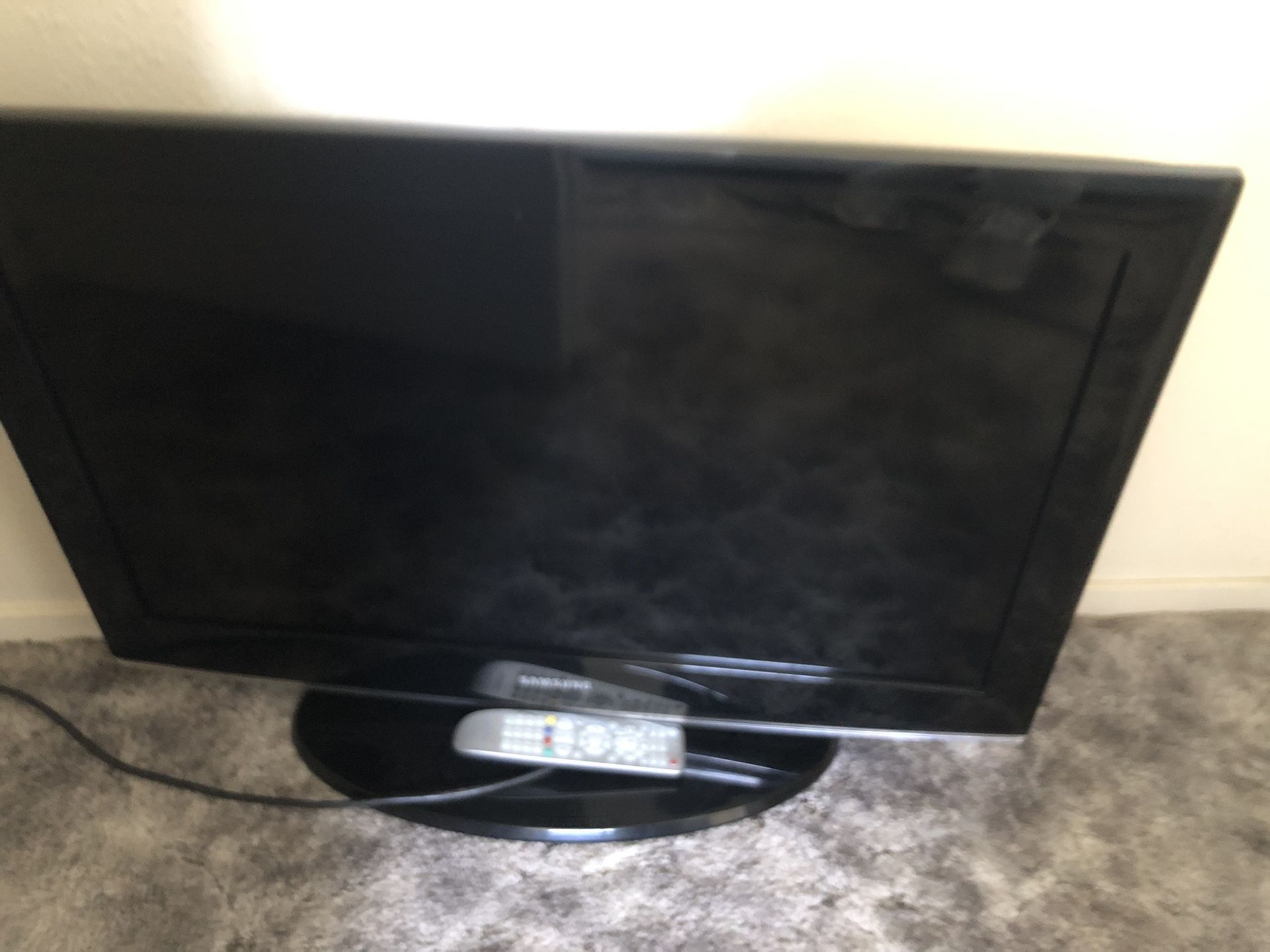 30 Inch Tv W/remote $60