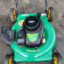 Excellent Condition! Yard Machines 158CC Gas Powered Lawnmower!