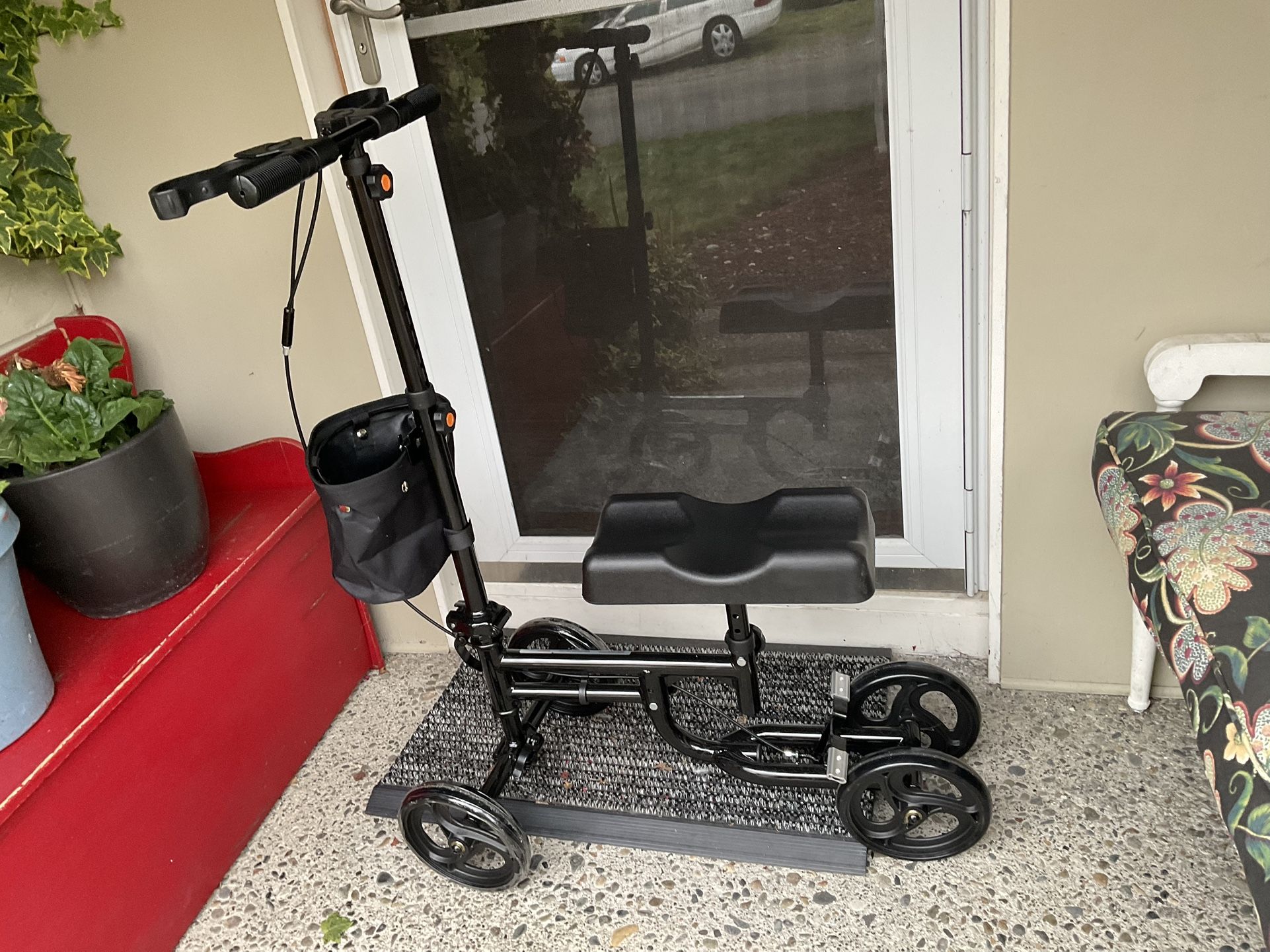 Knee Walker(like New)