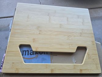 Steering wheel tray