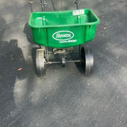Scott’s speedy green 1000 grass seed or fertilizer spreader