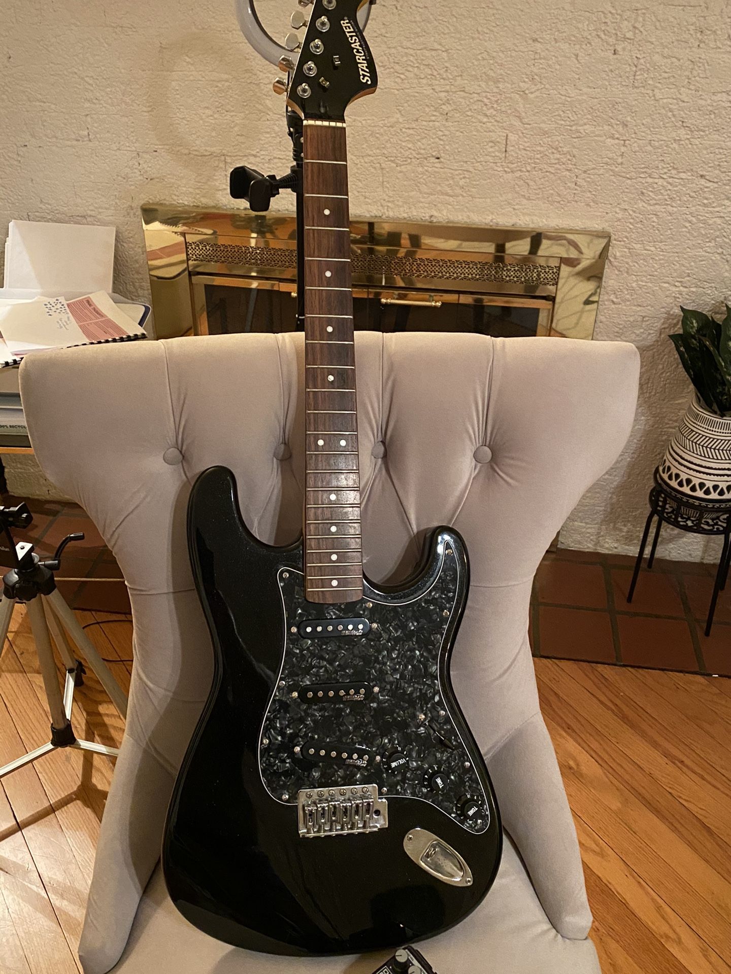 Starcaster Stratocaster style guitar