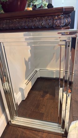 Wall mirror