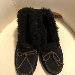 Ugg Moccasin Size 7