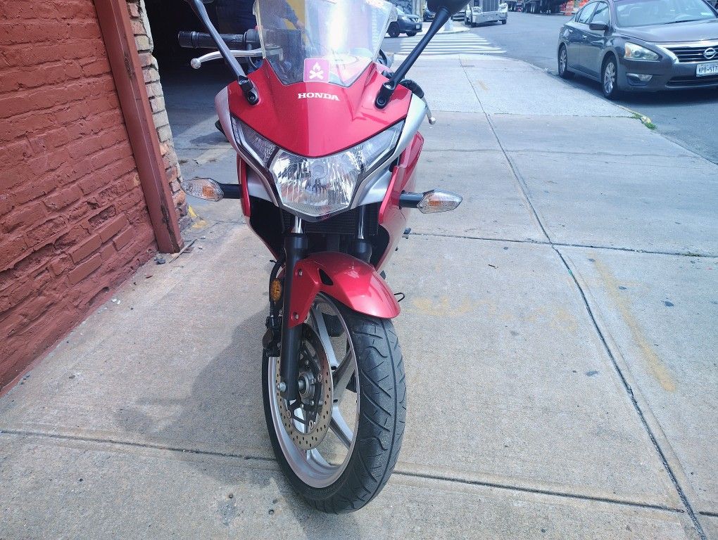 Honda CBR 250R 2011