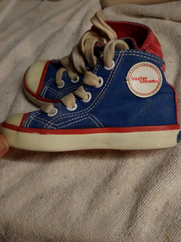 Kids Buster Brown Convers Style Shoes Size 6.5m
