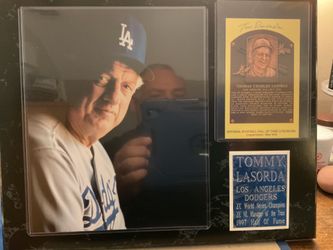 Los Angeles Dodgers Tommy Lasorda Autographed Hall of Fame Card in Plaque .